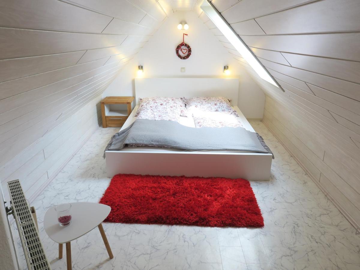 Schone Dachgeschosswohnung In Villa Mit Zentrumsnaher Lage Шляйц Екстер'єр фото